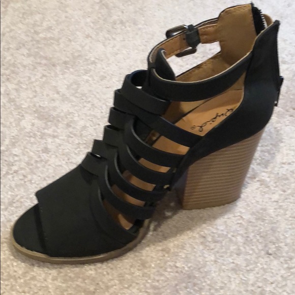 Black Open toe heels - Picture 10 of 10